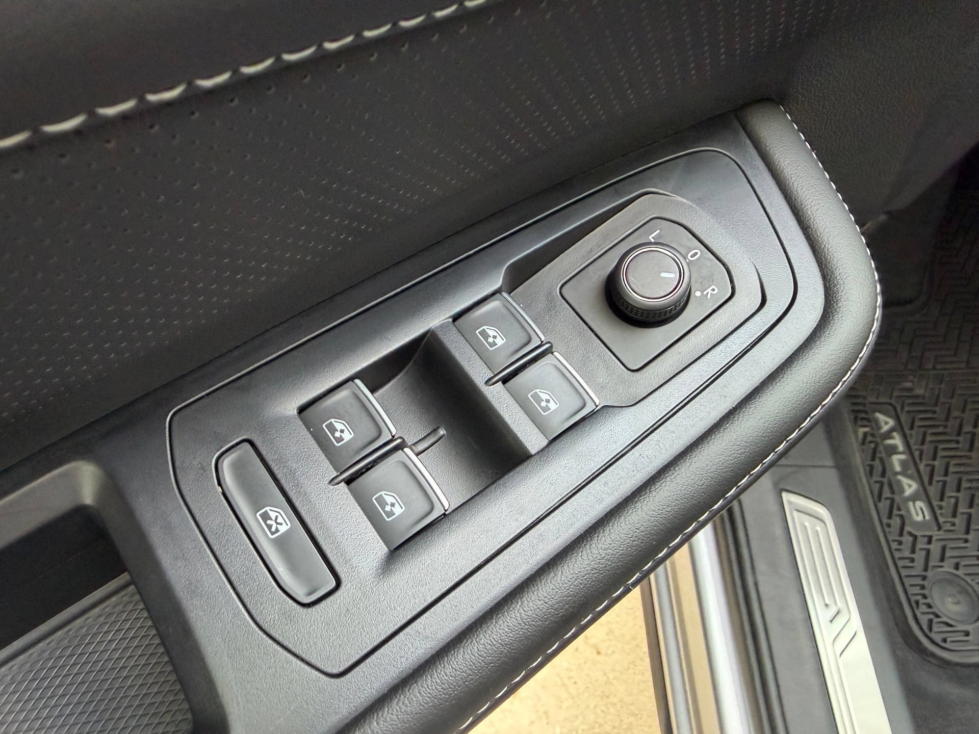 Certified 2026 Volkswagen Atlas SE FWD image 22