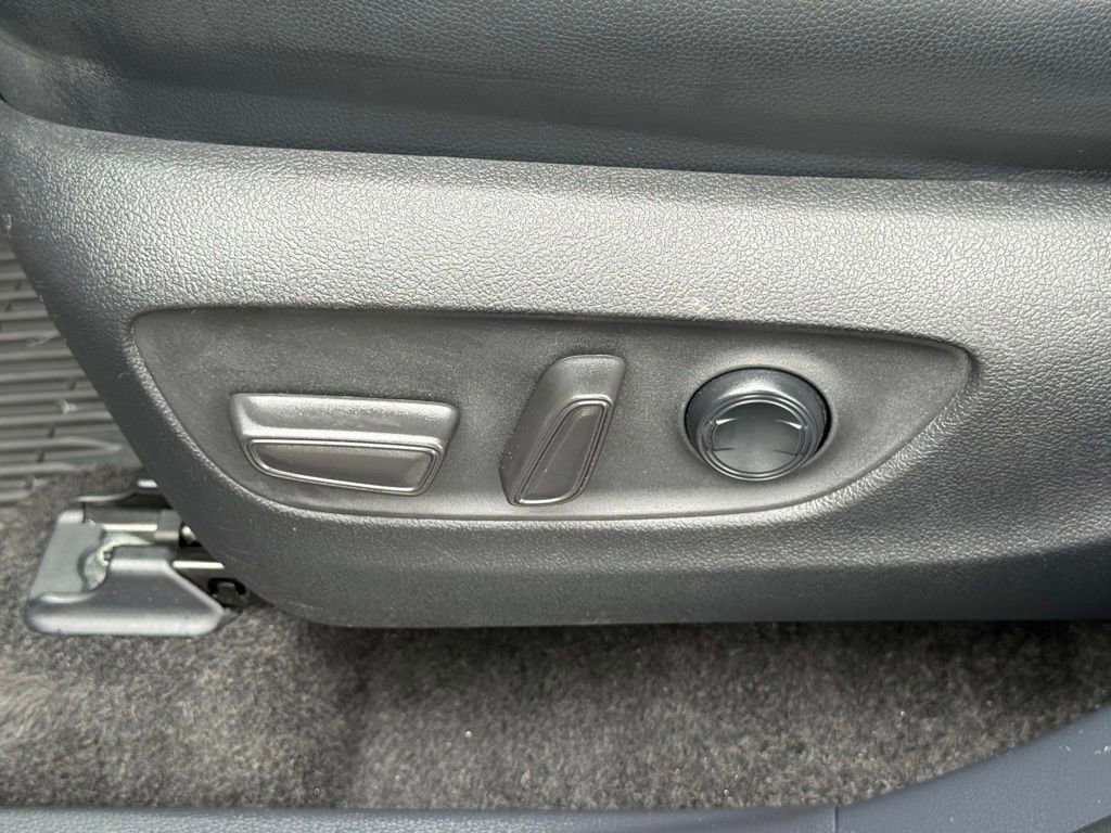 Certified 2024 Toyota Highlander XLE FWD image 21