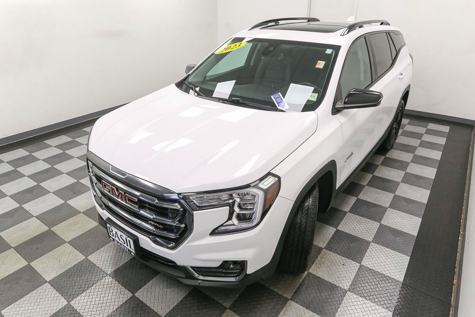 Used 2023 GMC Terrain AT4 AWD/4WD image 6