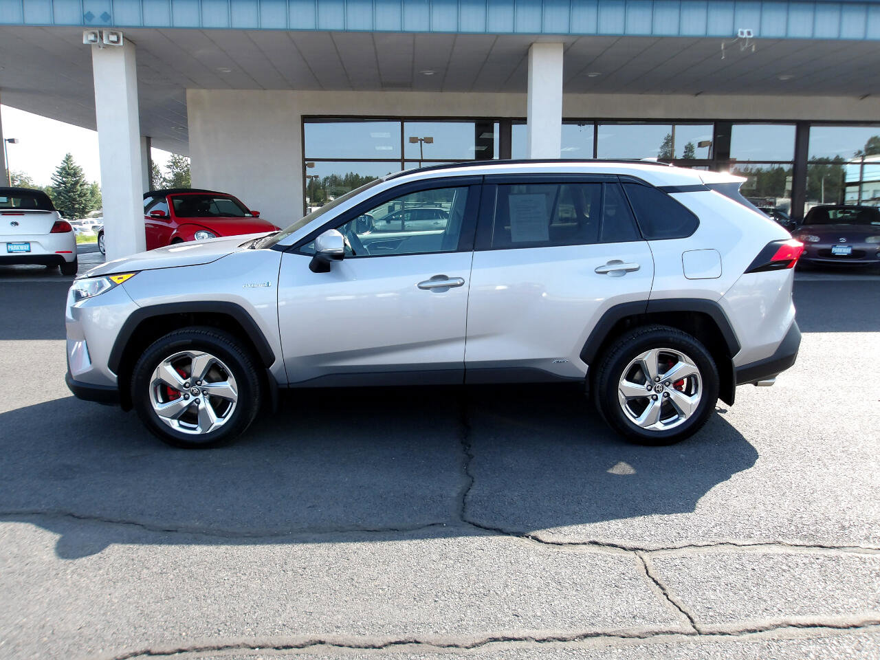 Used 2021 Toyota RAV4 XLE image 2