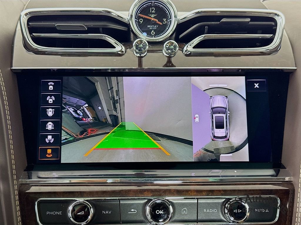 Used 2021 Bentley Bentayga AWD/4WD image 20
