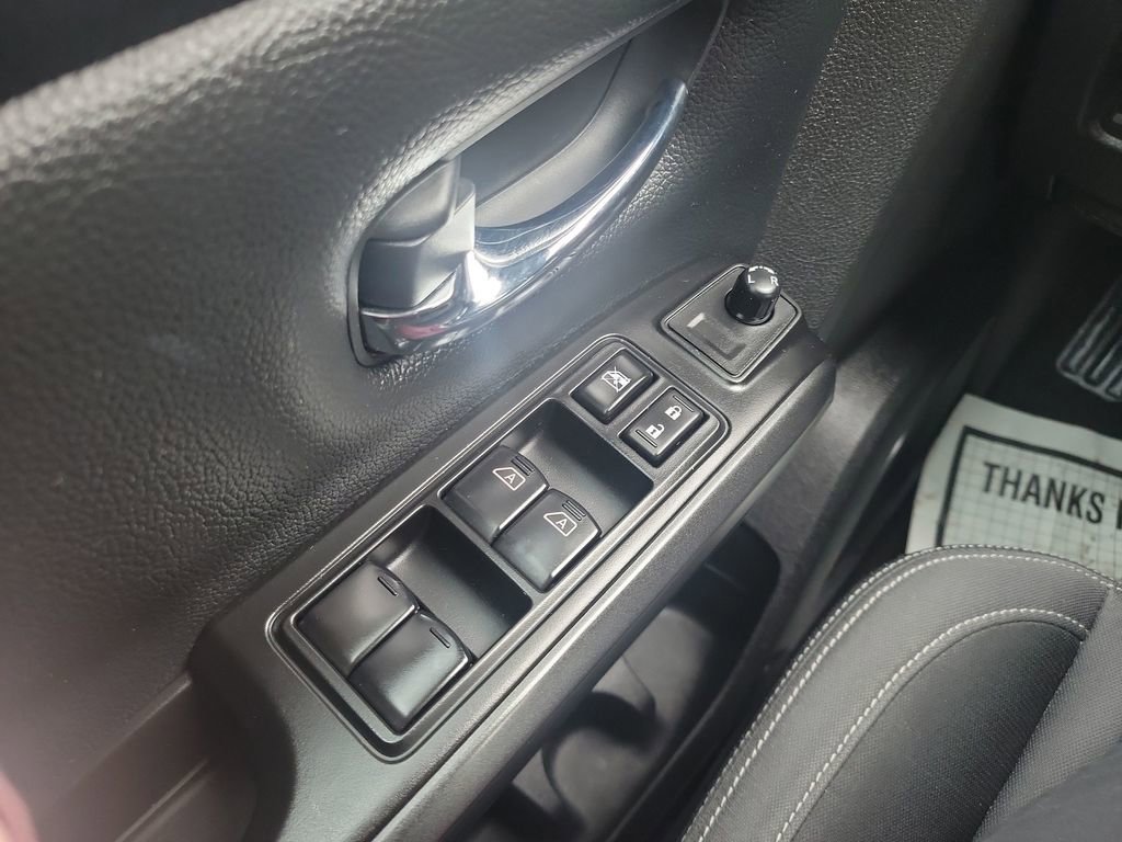Used 2023 Nissan Titan SV w/ SV Convenience Package image 12