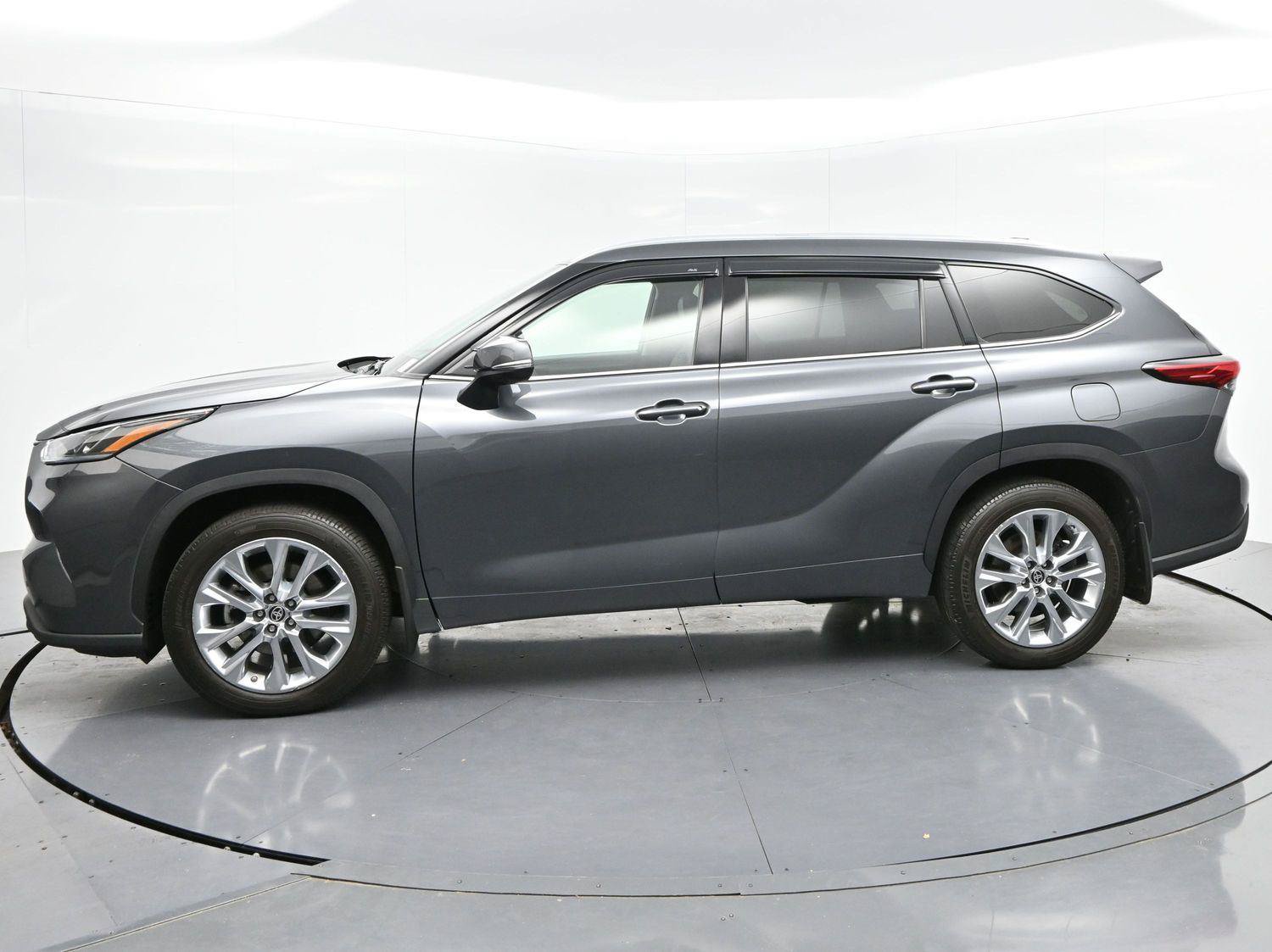 Used 2021 Toyota Highlander Limited AWD/4WD image 4