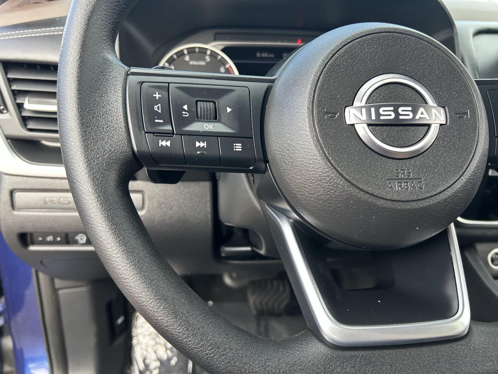 Used 2023 Nissan Rogue S FWD image 27