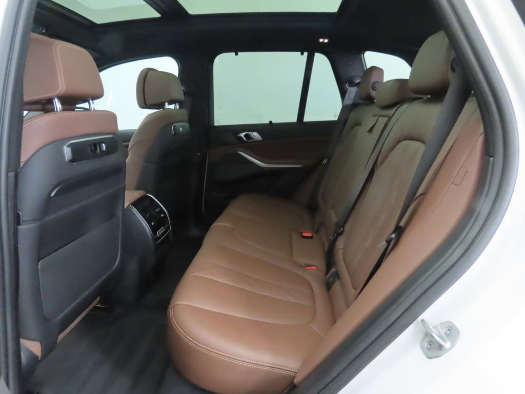 Used 2024 BMW X5 xDrive40i w/ Executive Package image 22