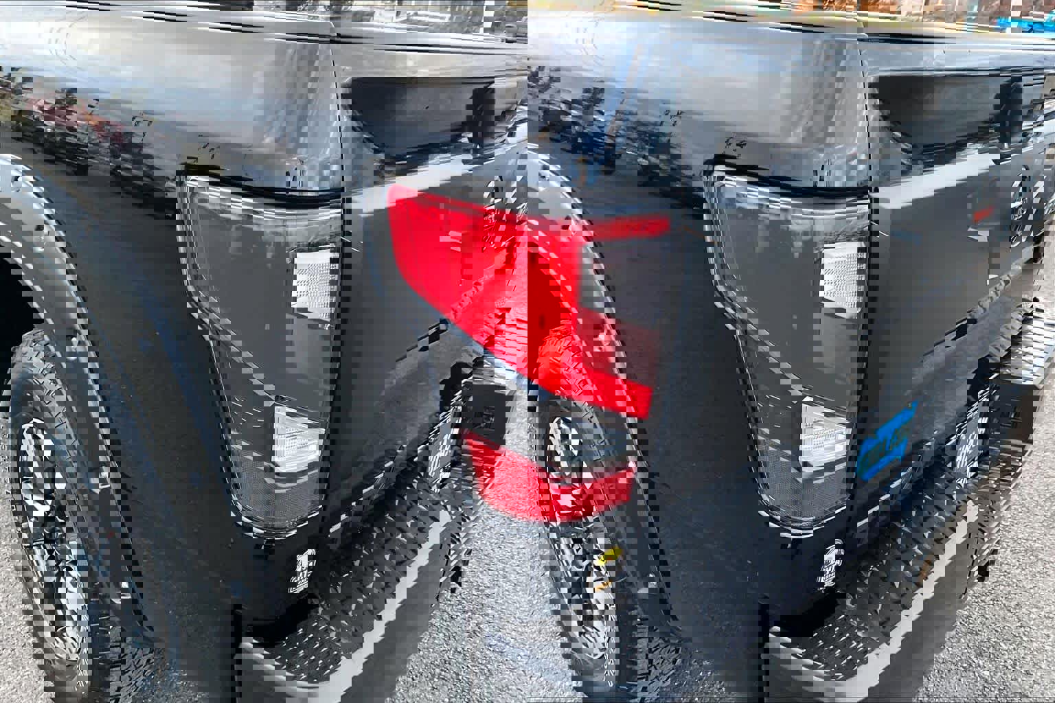 Used 2021 Nissan Titan PRO-4X w/ Pro-4x Convenience Package image 32