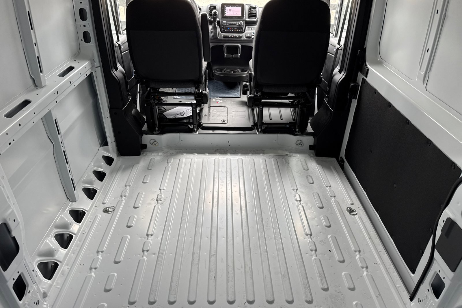 New 2026 RAM ProMaster 1500 w/ Quick Order Package 22G SLT image 13