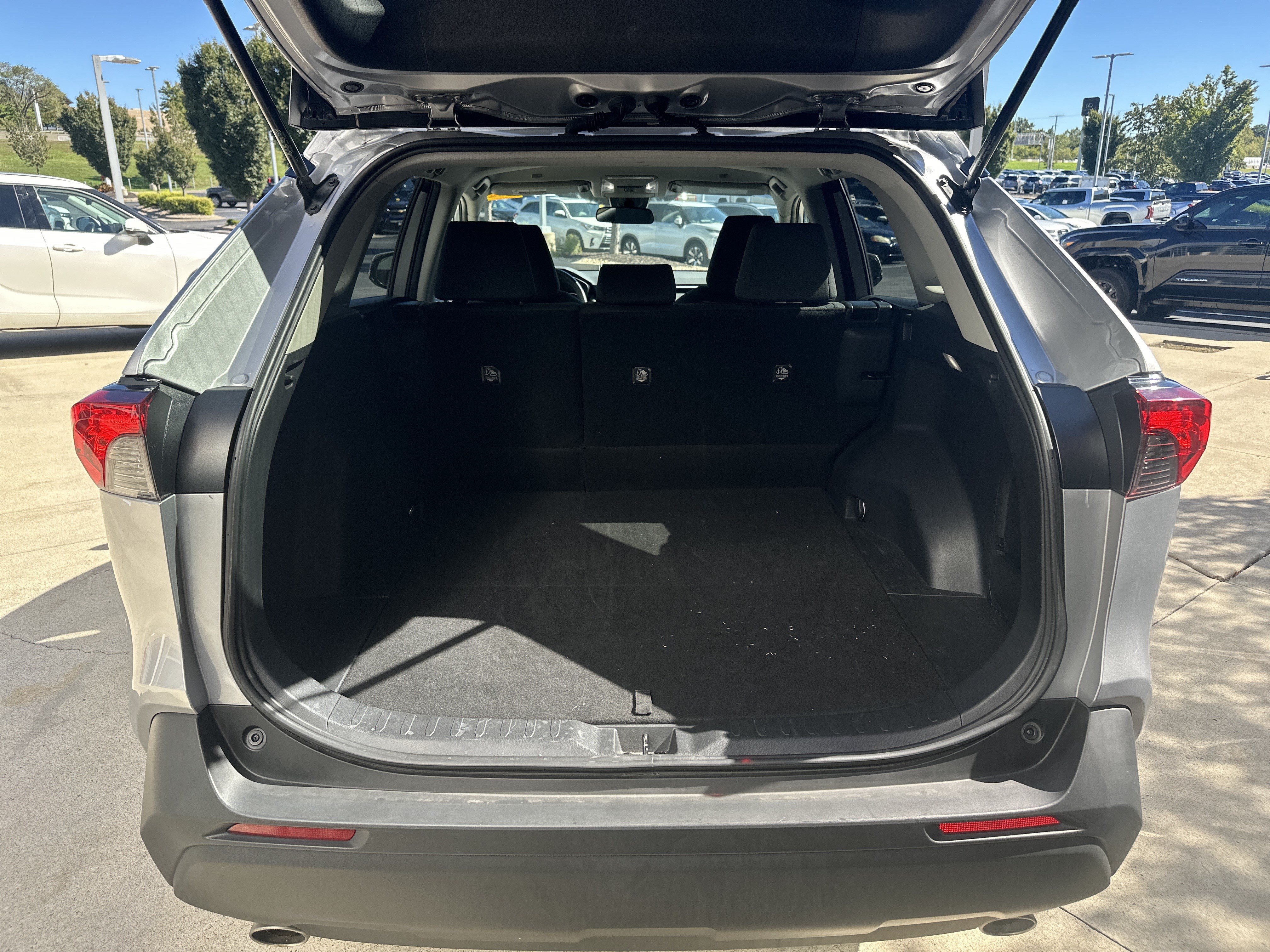 Used 2025 Toyota RAV4 XLE AWD/4WD image 23
