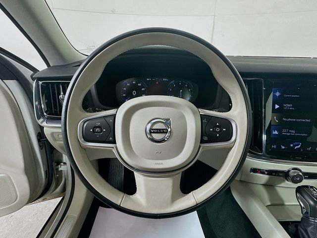 Used 2020 Volvo S60 T6 Momentum image 12