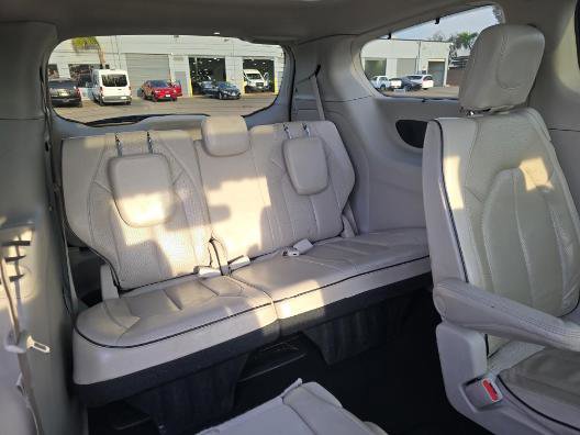 Used 2021 Chrysler Pacifica Limited w/ Premium & Safety Sphere Group image 15