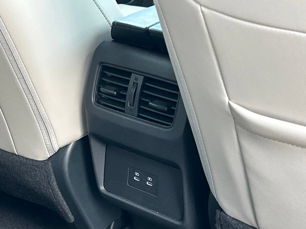 Certified 2025 Nissan Rogue SL FWD image 49