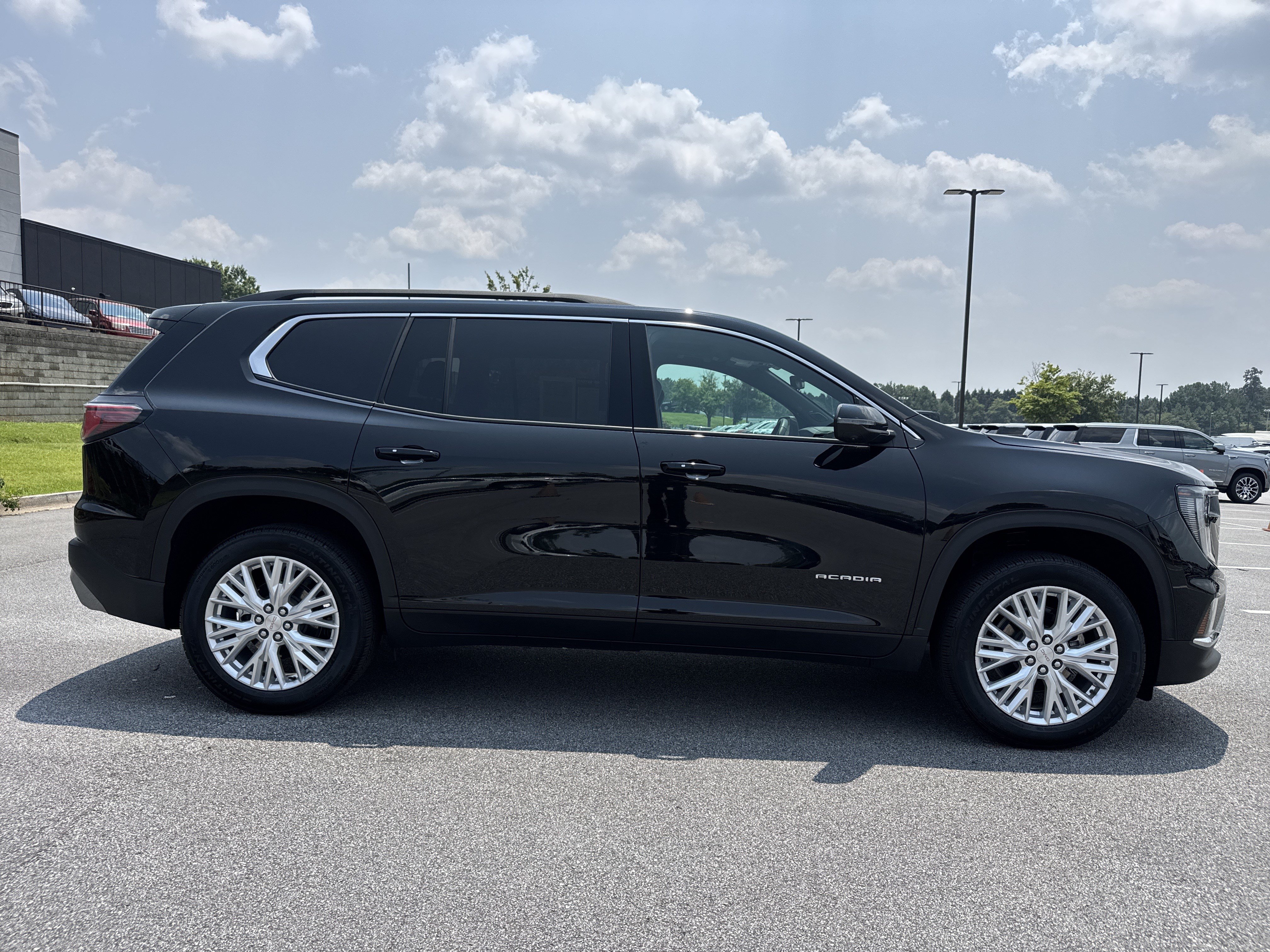 Used 2026 GMC Acadia Elevation w/ Elevation Premium Package FWD image 11