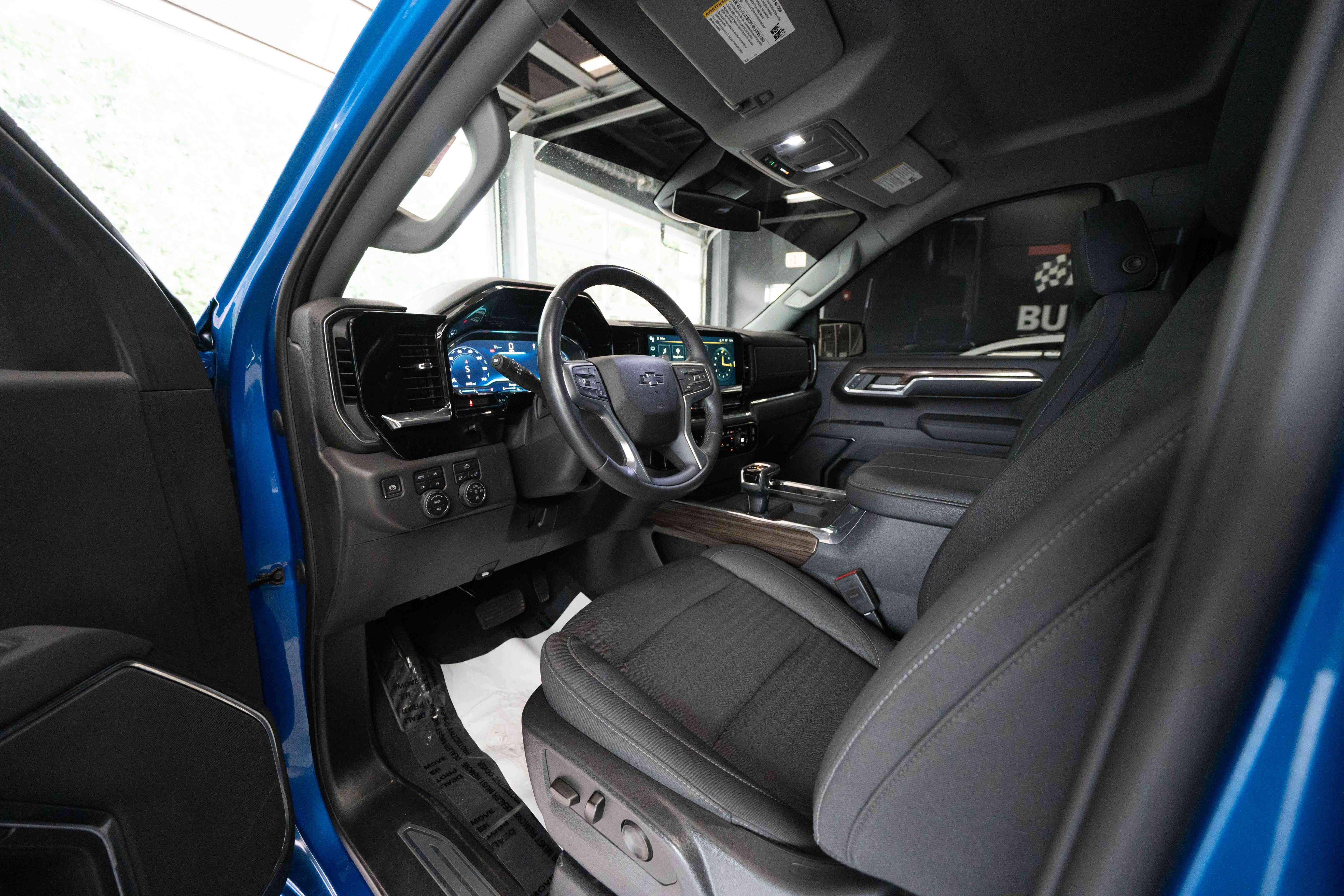 Used 2023 Chevrolet Silverado 1500 LT Trail Boss w/ Protection Package AWD/4WD image 8