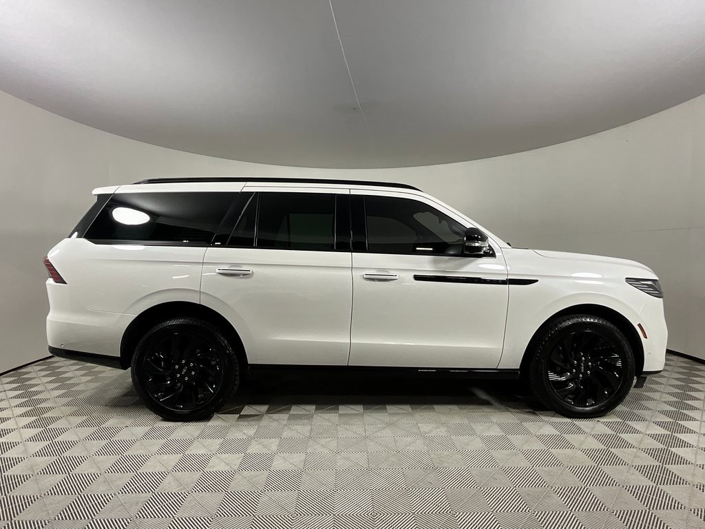 Used 2025 Lincoln Navigator Reserve w/ Jet Appearance Package image 5