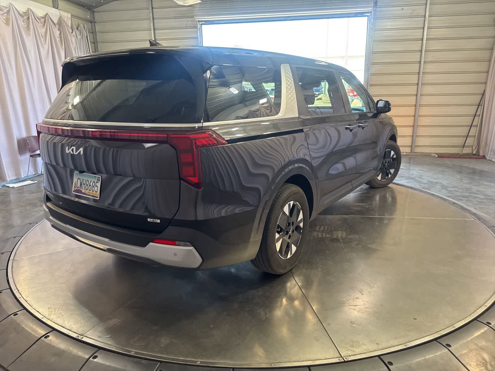 Used 2026 Kia Carnival LXS FWD image 5