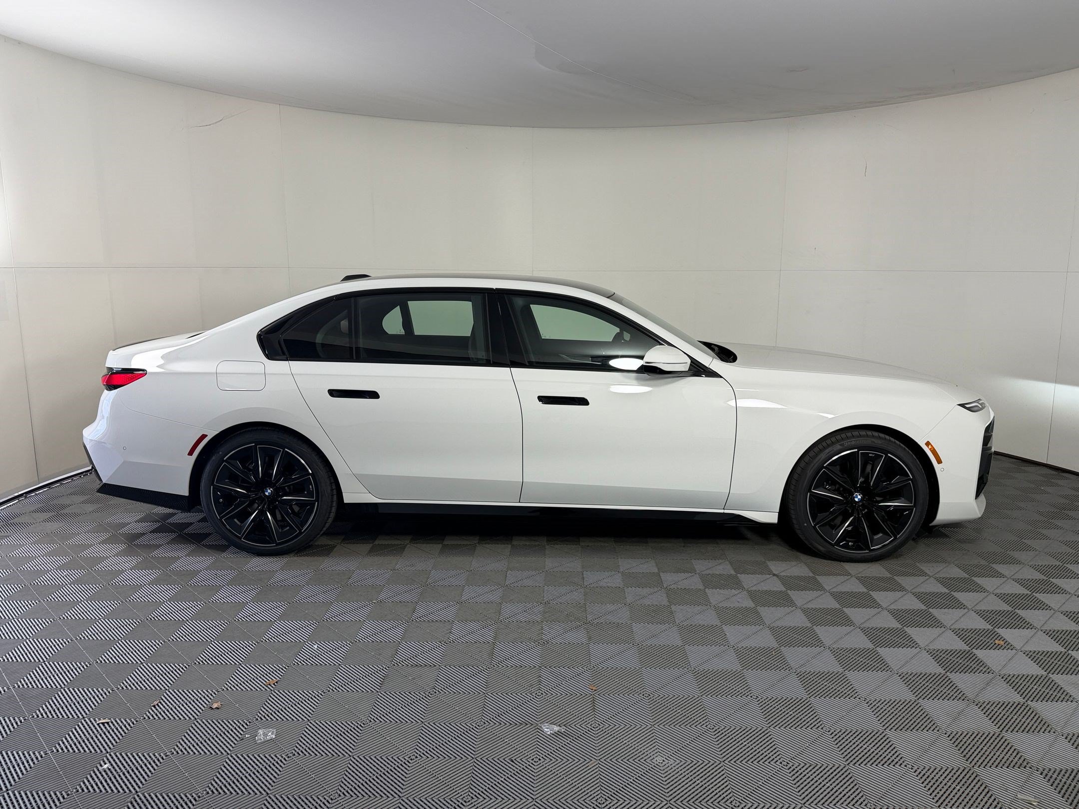 Used 2026 BMW 740i RWD image 8