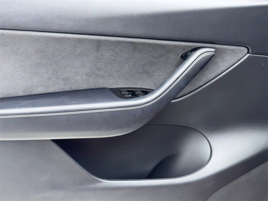 Used 2021 Tesla Model Y Long Range image 41