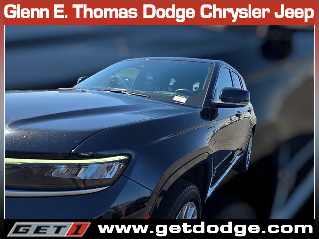 Certified 2023 Jeep Grand Cherokee Summit w/ Advanced Protech Group IV AWD/4WD image 4