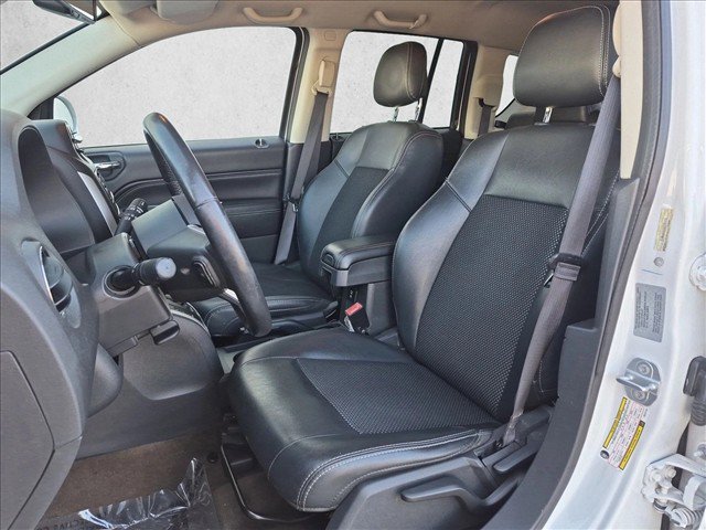 Used 2017 Jeep Compass Latitude AWD/4WD image 14