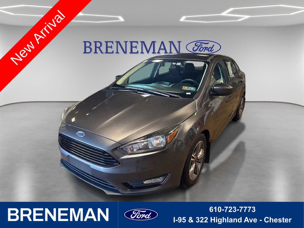 Used 2018 Ford Focus SE w/ SE Appearance Package FWD image 1