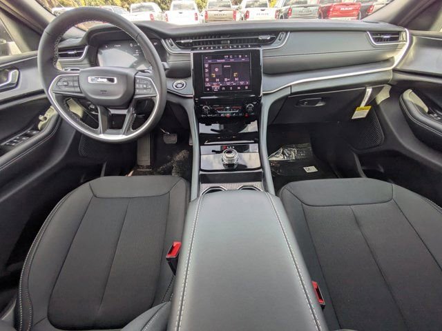 New 2025 Jeep Grand Cherokee L Laredo image 13