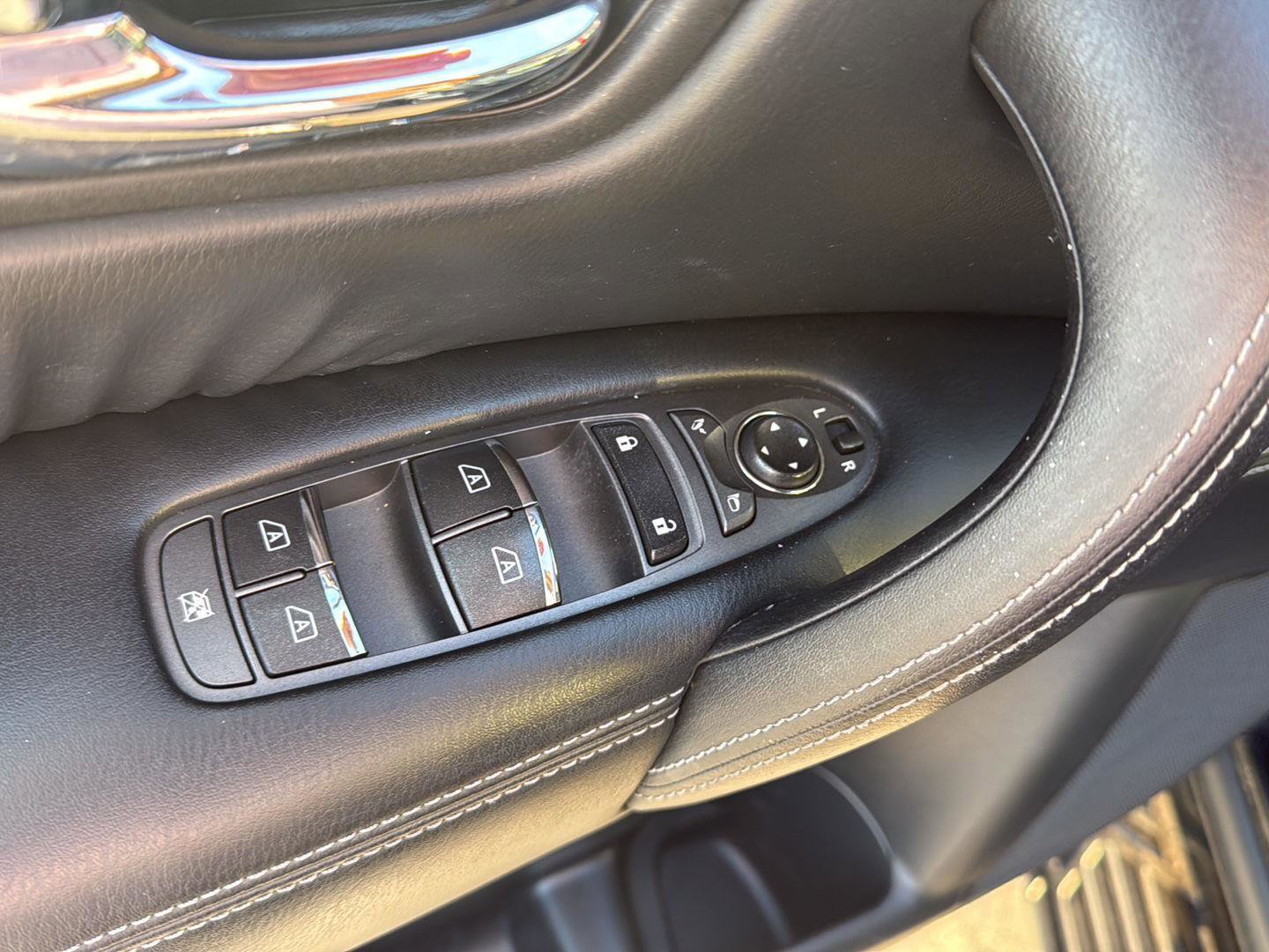 Used 2020 Nissan Armada SL w/ Premium Package image 16