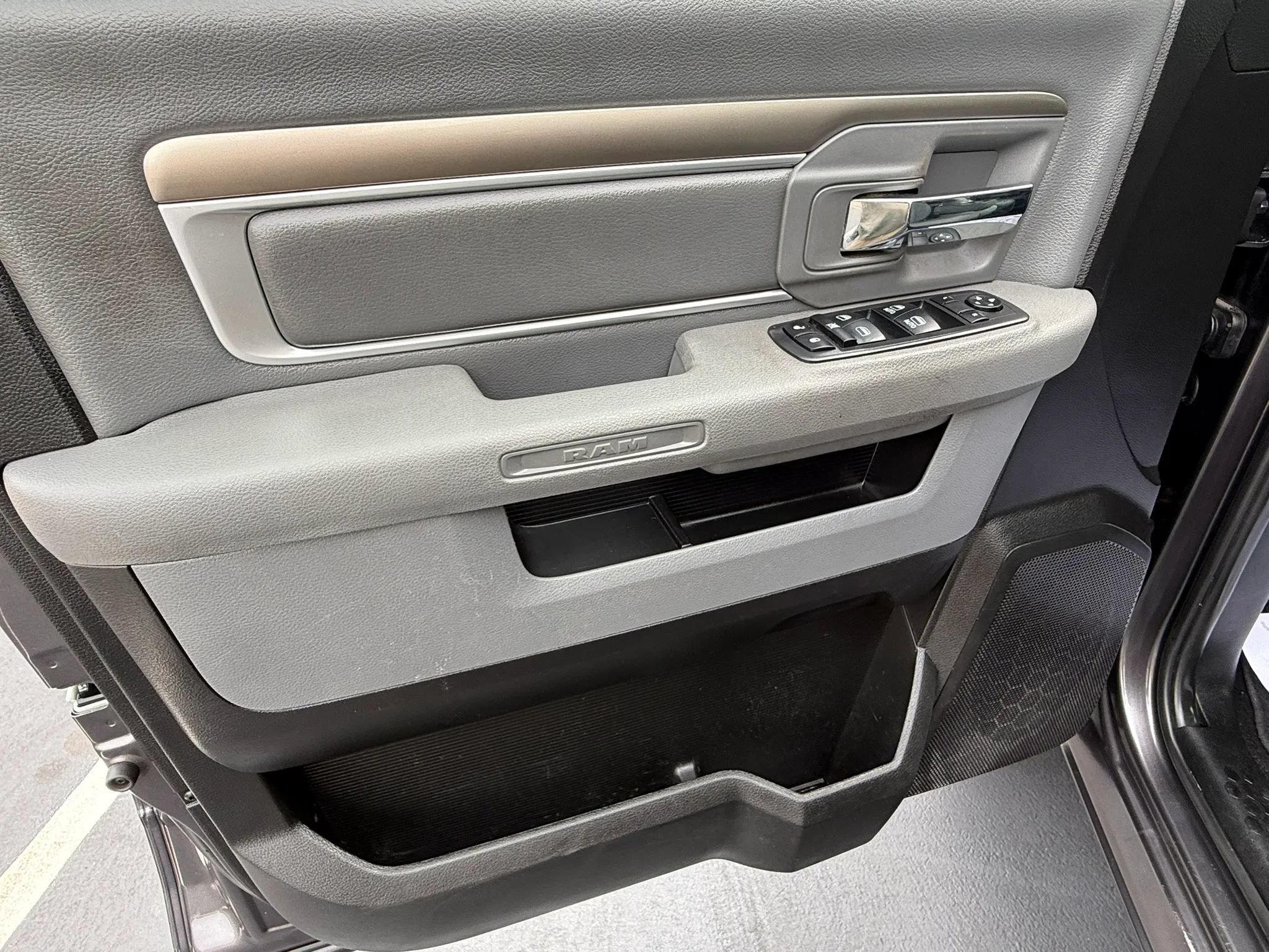 Used 2019 RAM 1500 Classic SLT AWD/4WD image 11