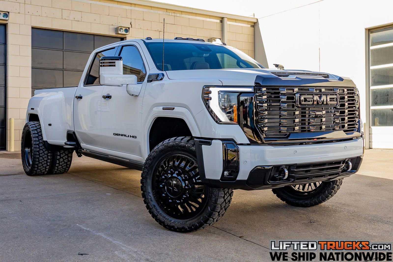 Used 2026 GMC Sierra 3500 Denali Ultimate w/ LPO, Black Badging Package image 1
