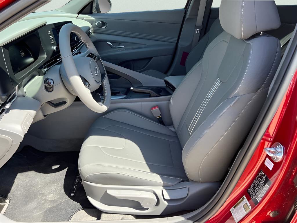 Used 2025 Hyundai Elantra Sport image 11
