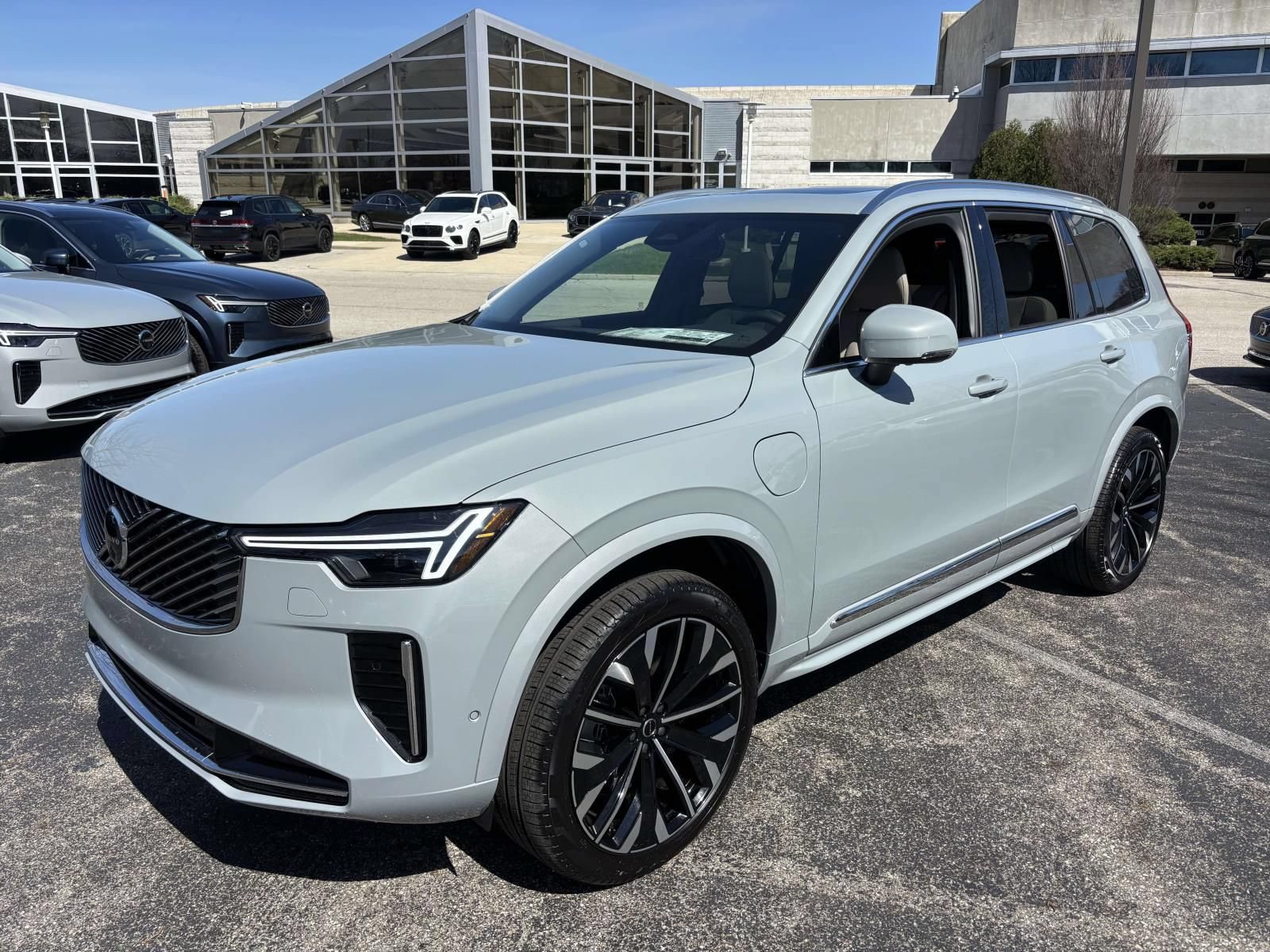 New 2026 Volvo XC90 T8 Plus w/ Protection Package Premier AWD/4WD video 1