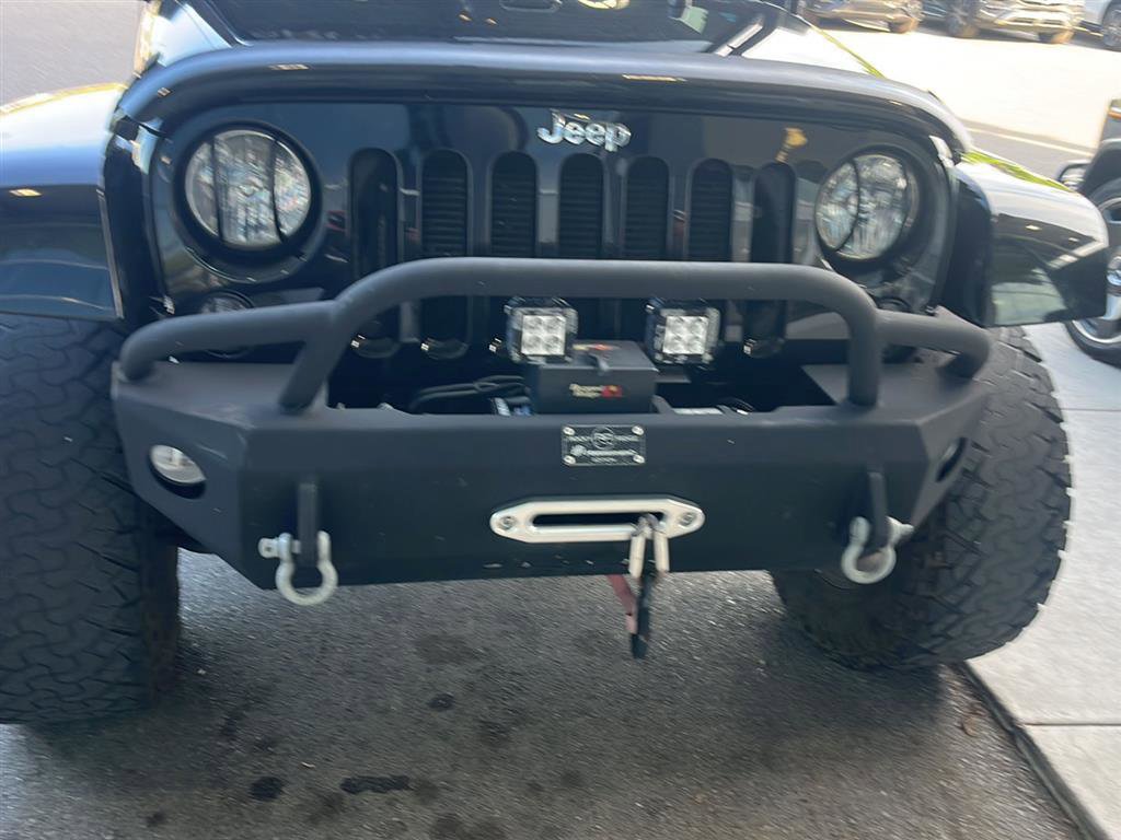 Used 2015 Jeep Wrangler Unlimited Sahara w/ Connectivity Group AWD/4WD image 2