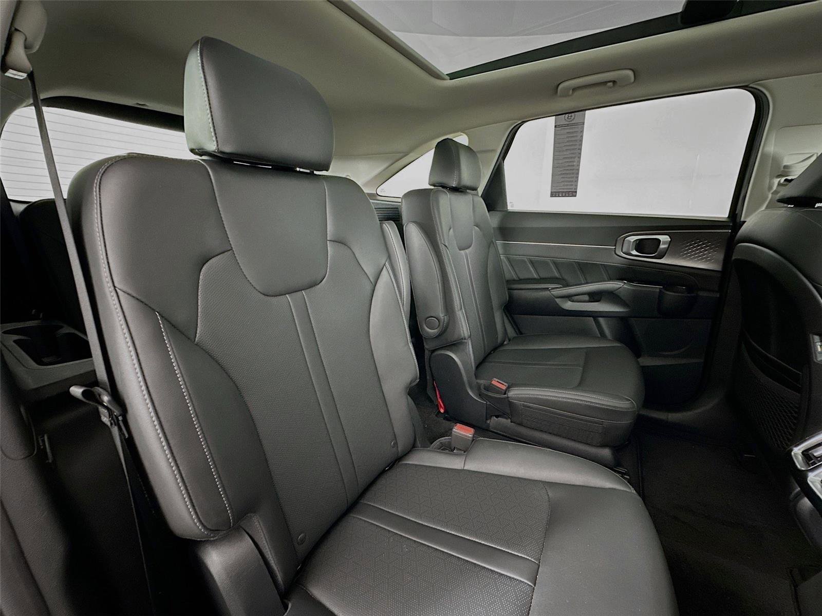 Used 2023 Kia Sorento SX image 46