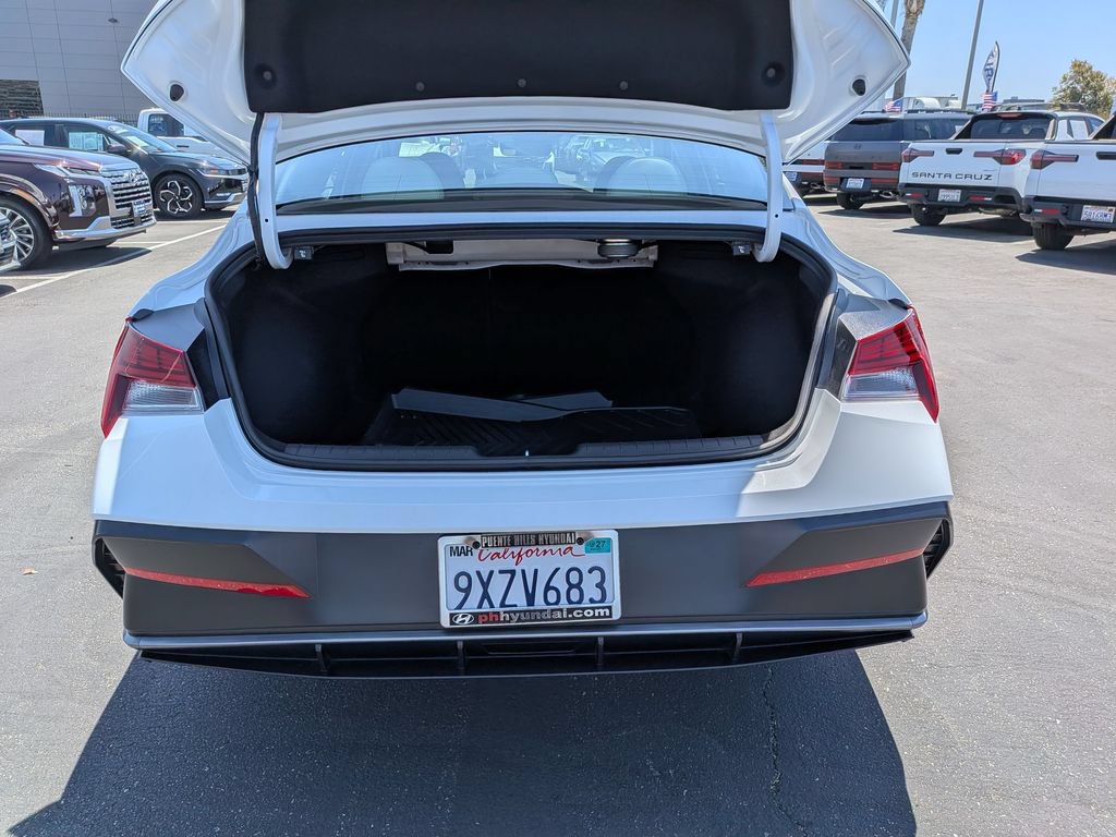 Certified 2026 Hyundai Elantra Limited FWD image 33