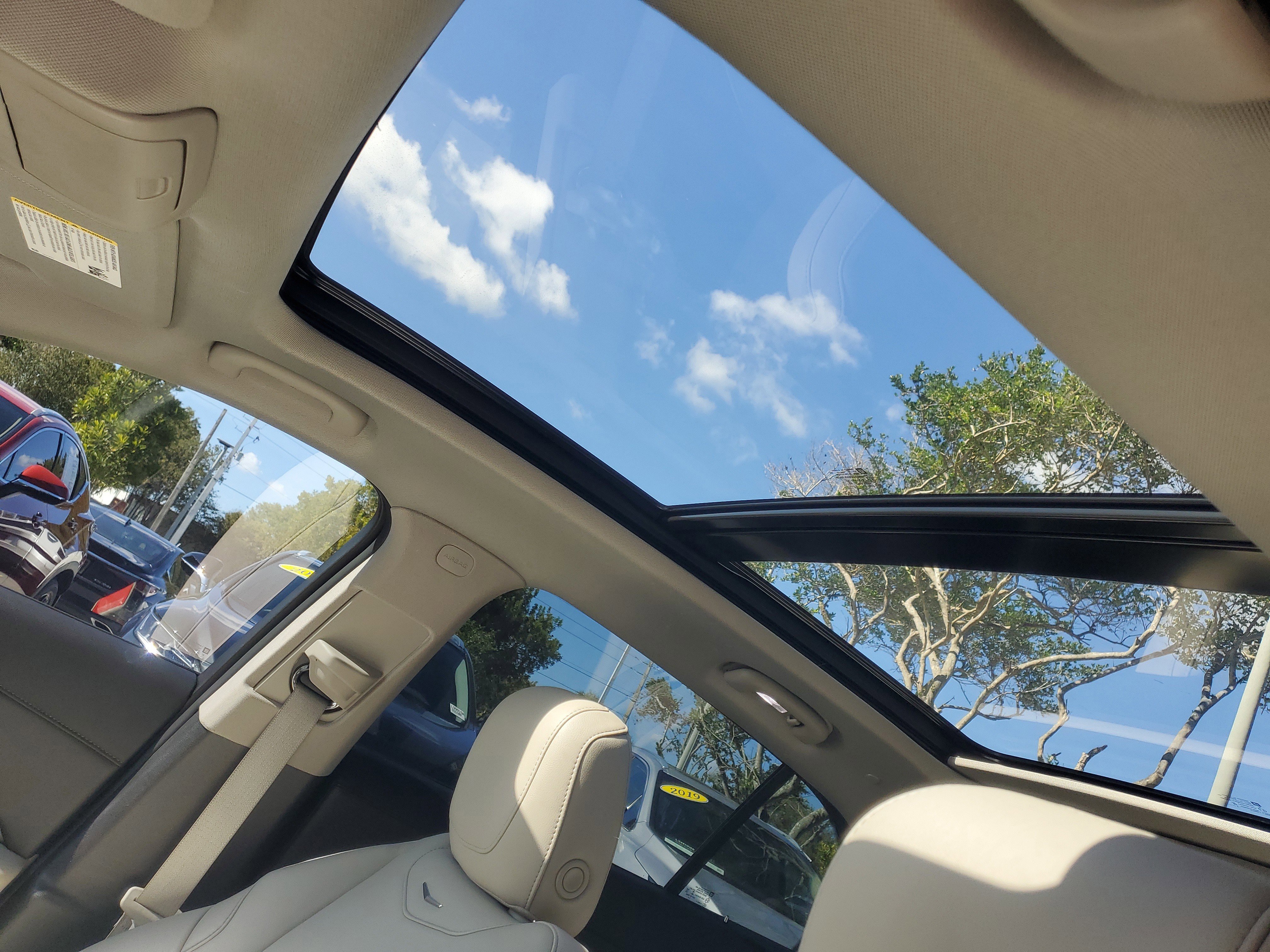 Used 2023 Cadillac XT4 Luxury w/ Cold Weather Package image 18