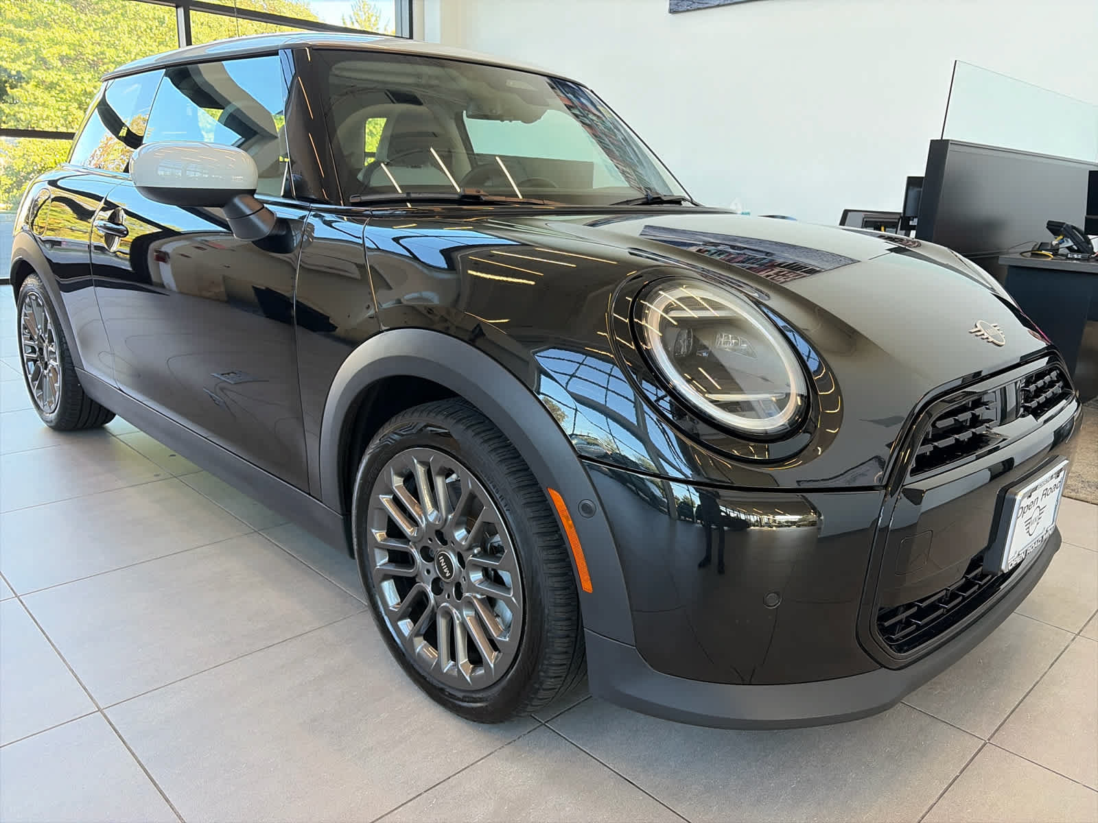 Used 2025 MINI Cooper 2-Door Hardtop FWD image 2