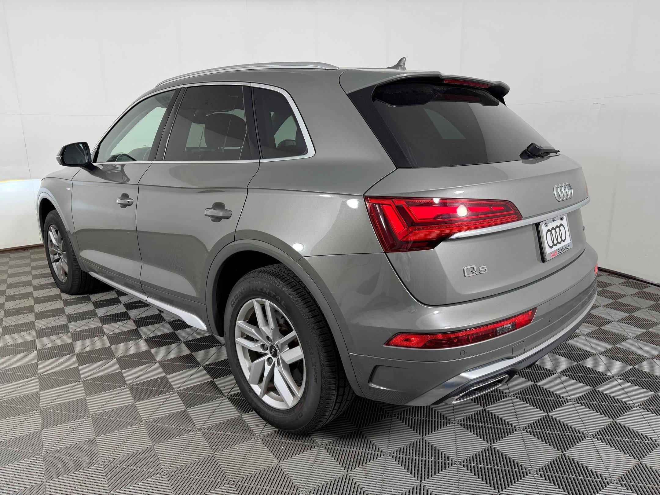 Certified 2023 Audi Q5 2.0T Premium w/ Convenience Package AWD/4WD image 3