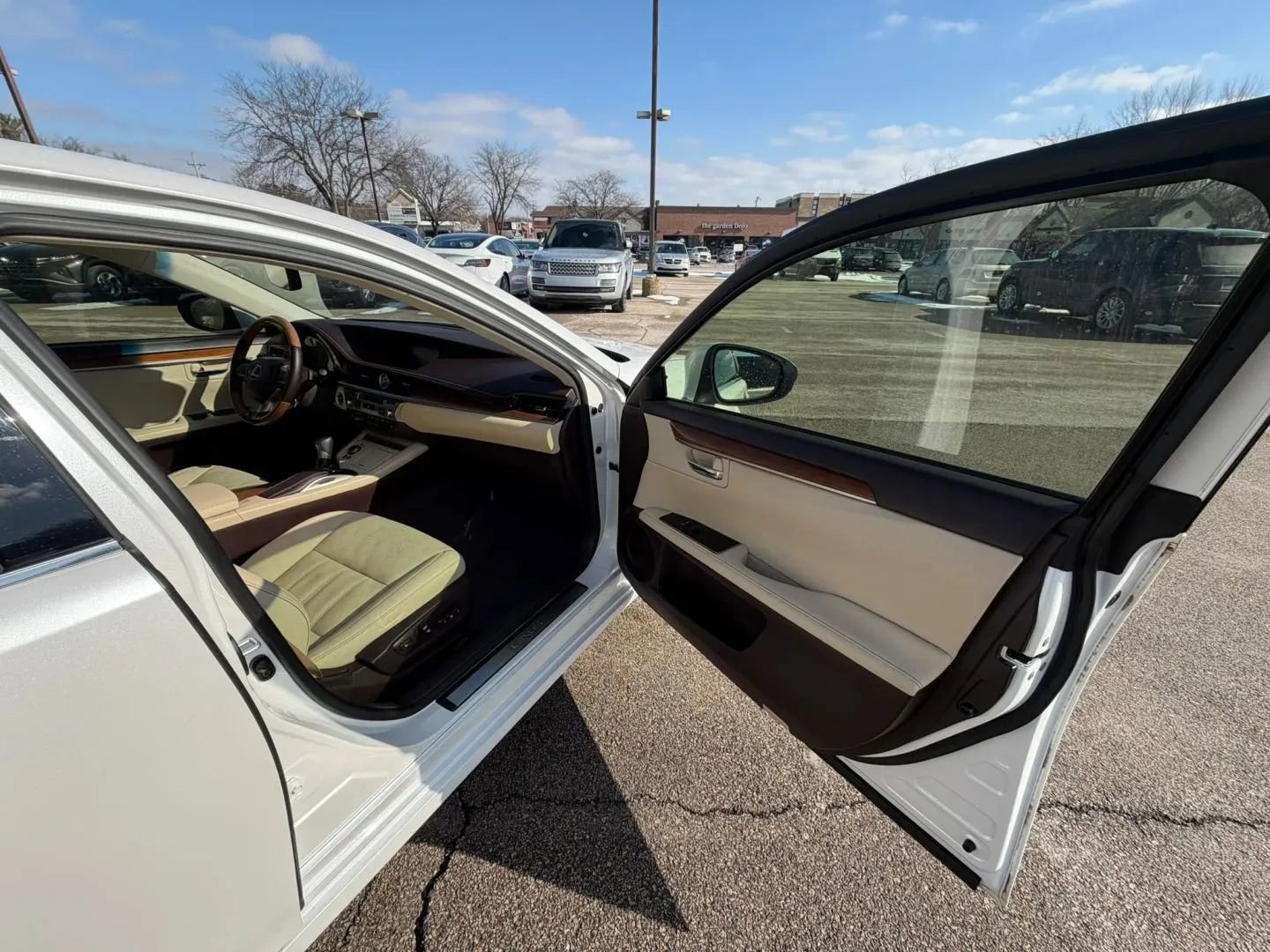 Used 2017 Lexus ES 300h FWD image 13