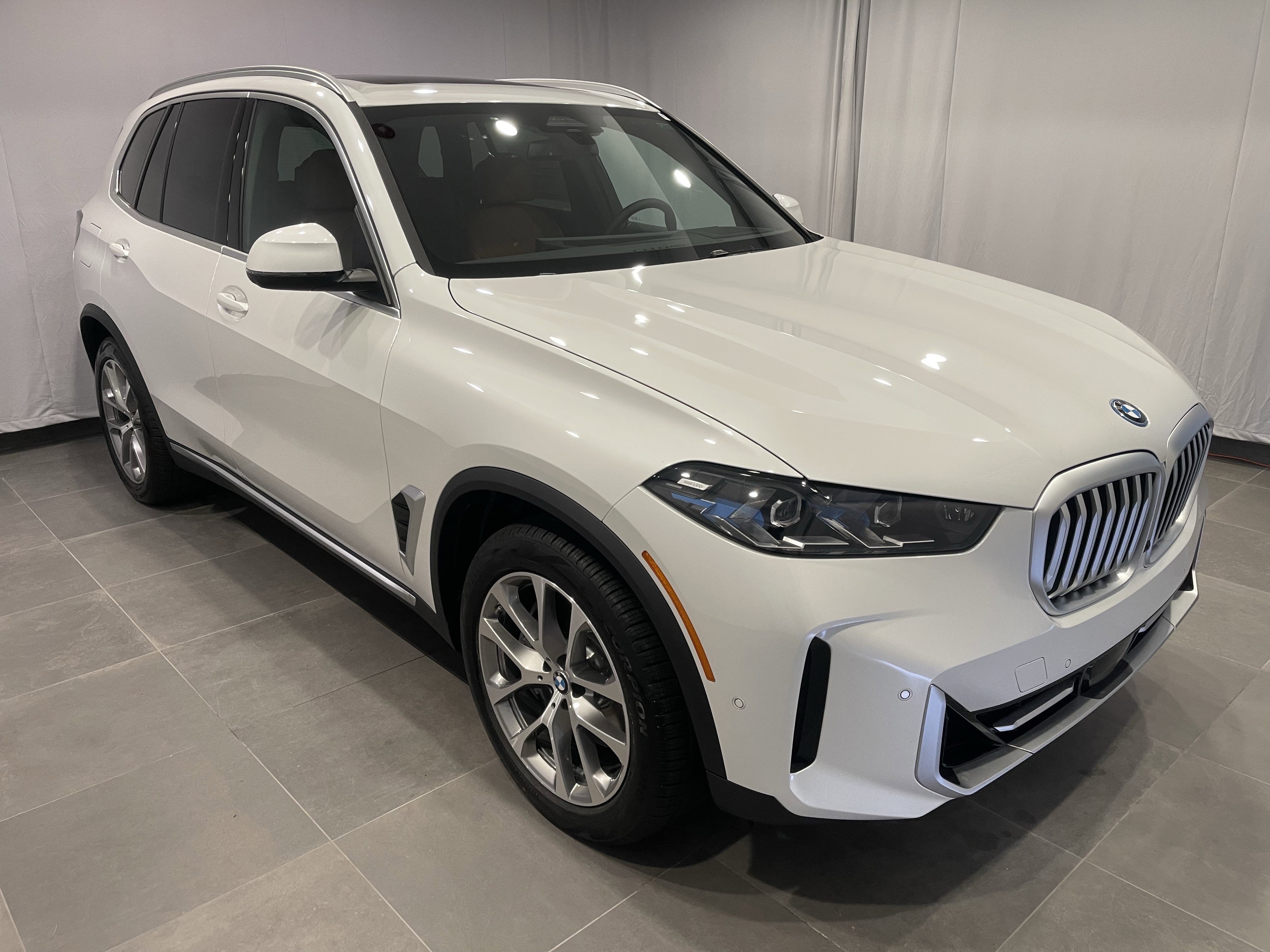 New 2026 BMW X5 xDrive50e w/ Climate Comfort Package AWD/4WD image 3