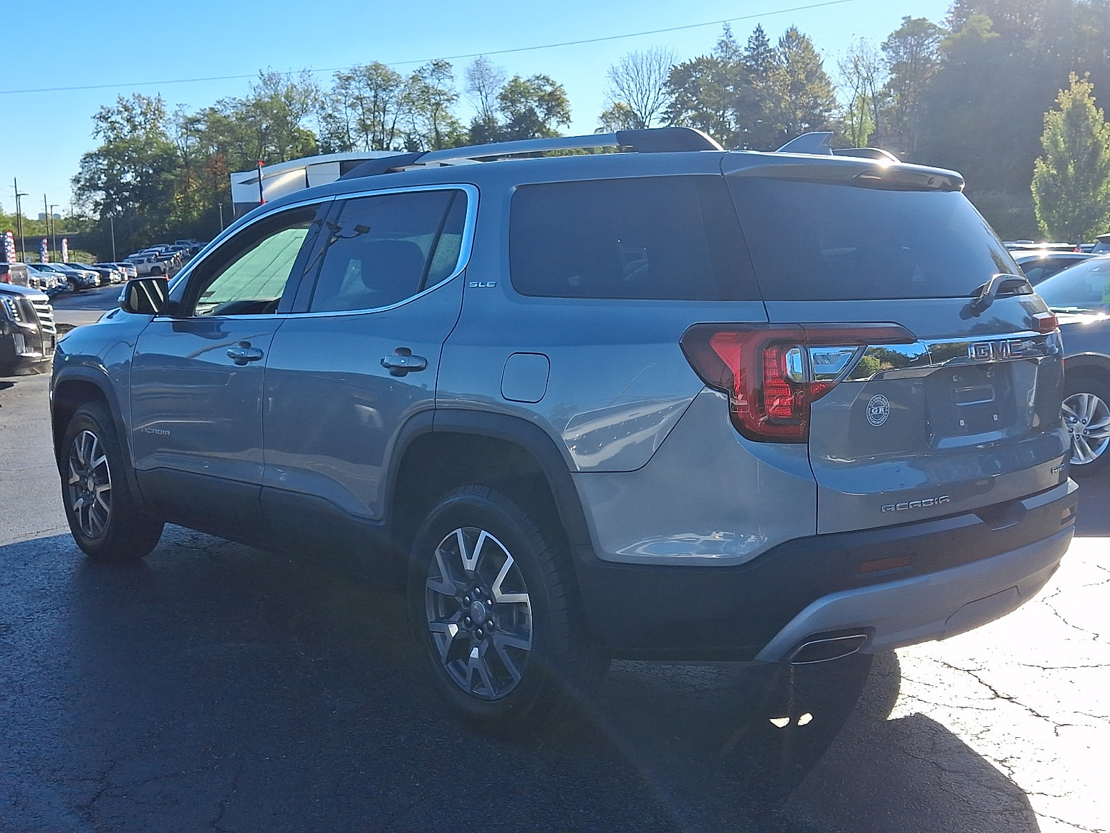 Used 2023 GMC Acadia SLE w/ Driver Convenience Package AWD/4WD image 4