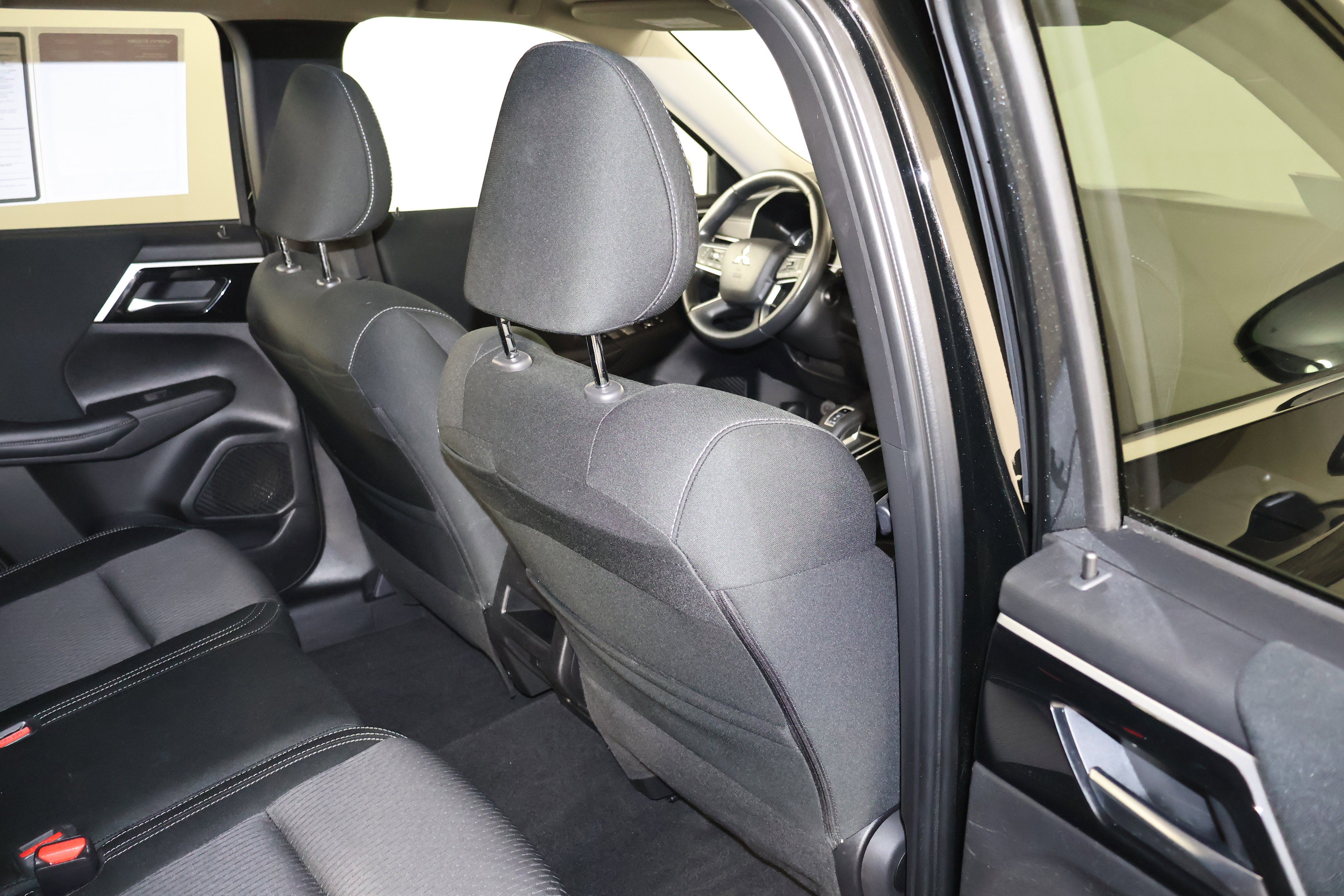 Used 2024 Mitsubishi Outlander ES image 42