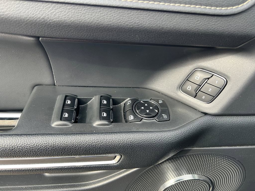 Used 2024 Ford Expedition Max XLT image 12