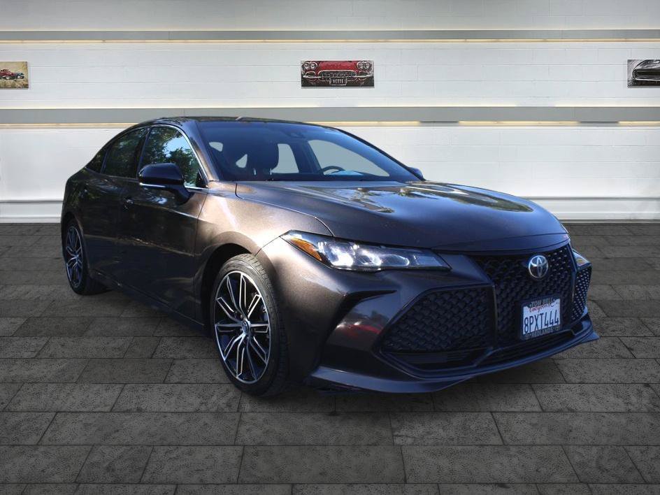 Used 2020 Toyota Avalon XSE w/ Preferred Accessory Package FWD image 3