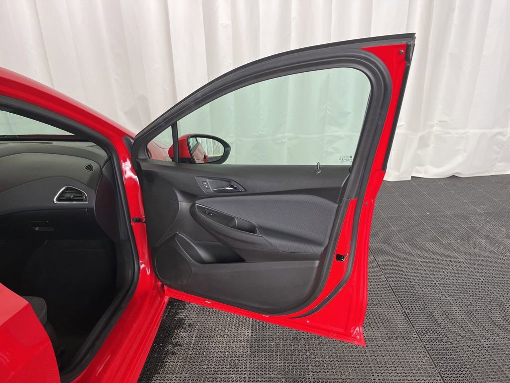 Used 2019 Chevrolet Cruze LT w/ RS Package image 18