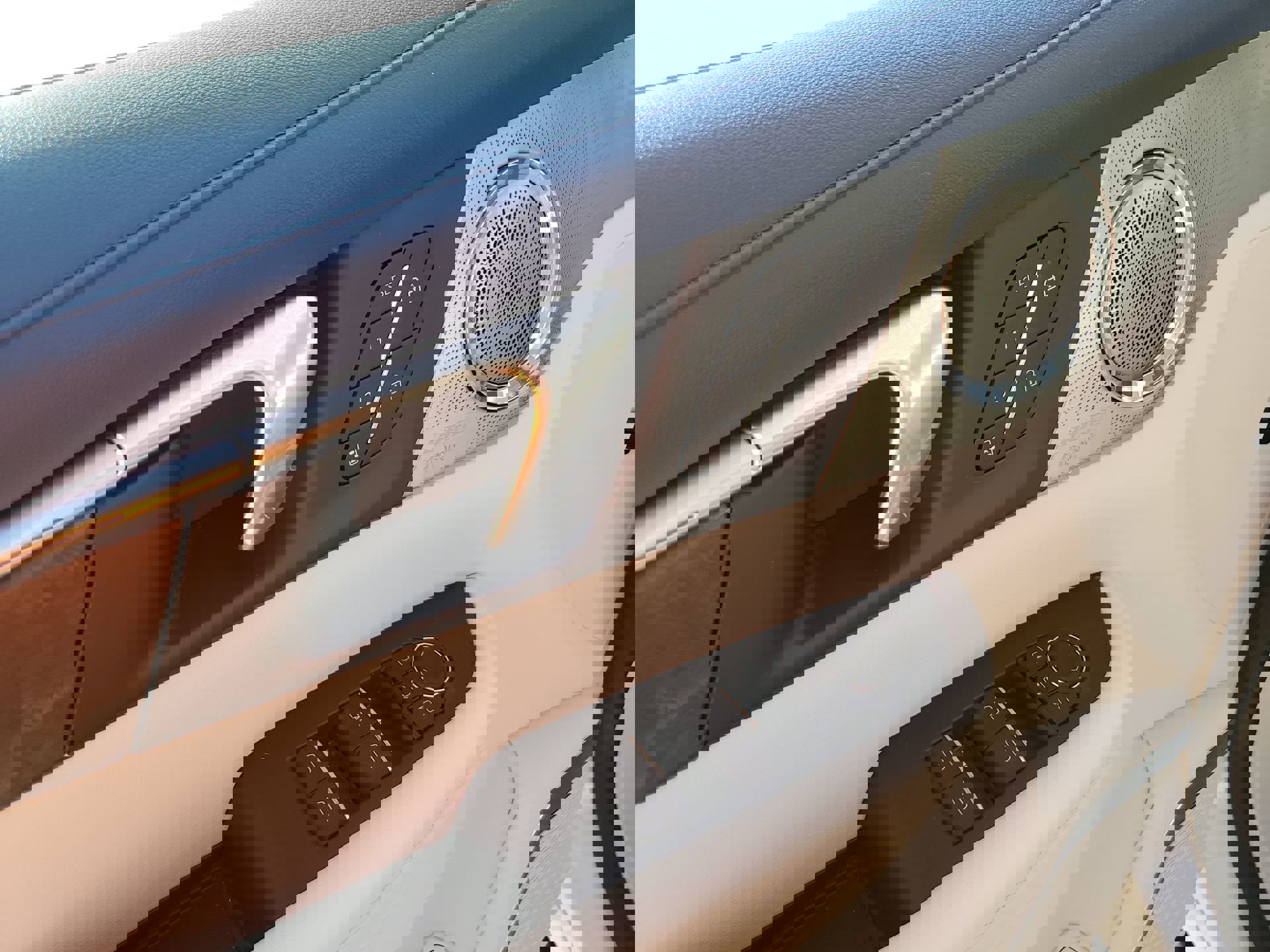 Used 2025 Buick Enclave Avenir image 31