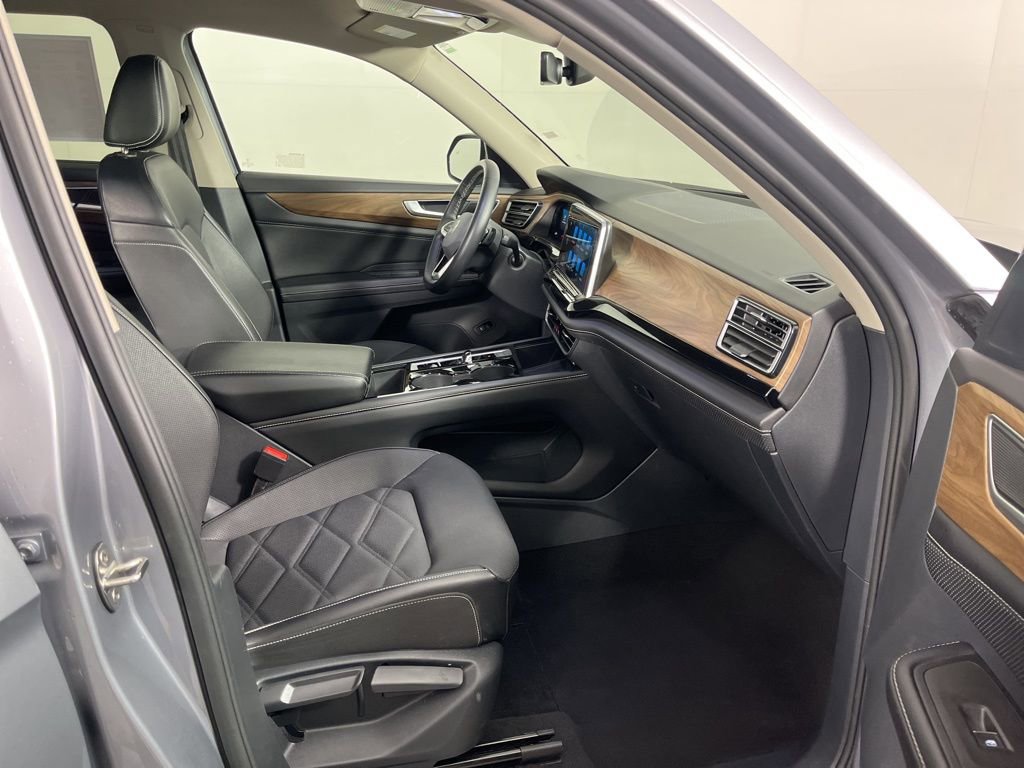 Used 2024 Volkswagen Atlas SE image 6