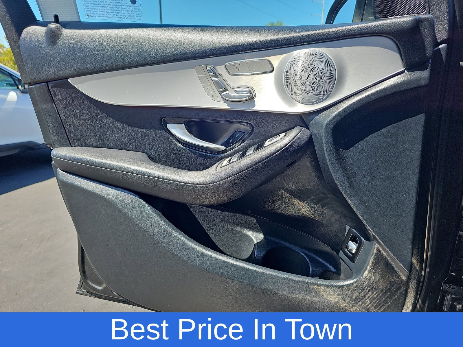 Used 2020 Mercedes-Benz GLC 300 4MATIC Coupe w/ Parking Assistance Package image 28