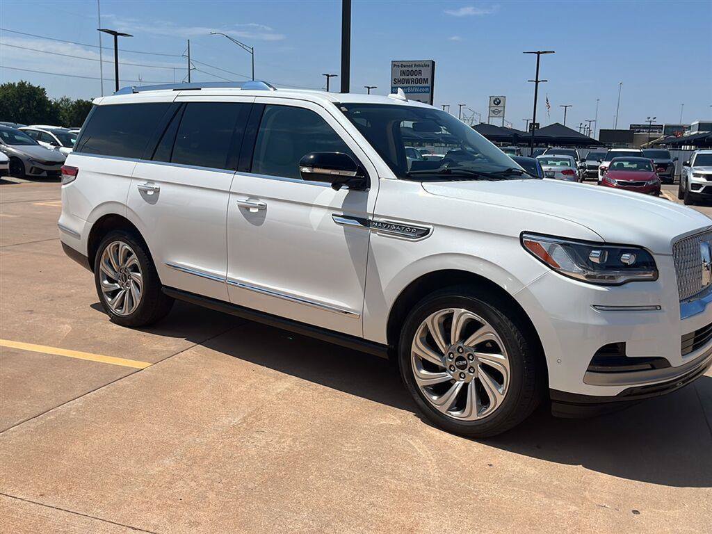 Used 2024 Lincoln Navigator Reserve AWD/4WD image 1