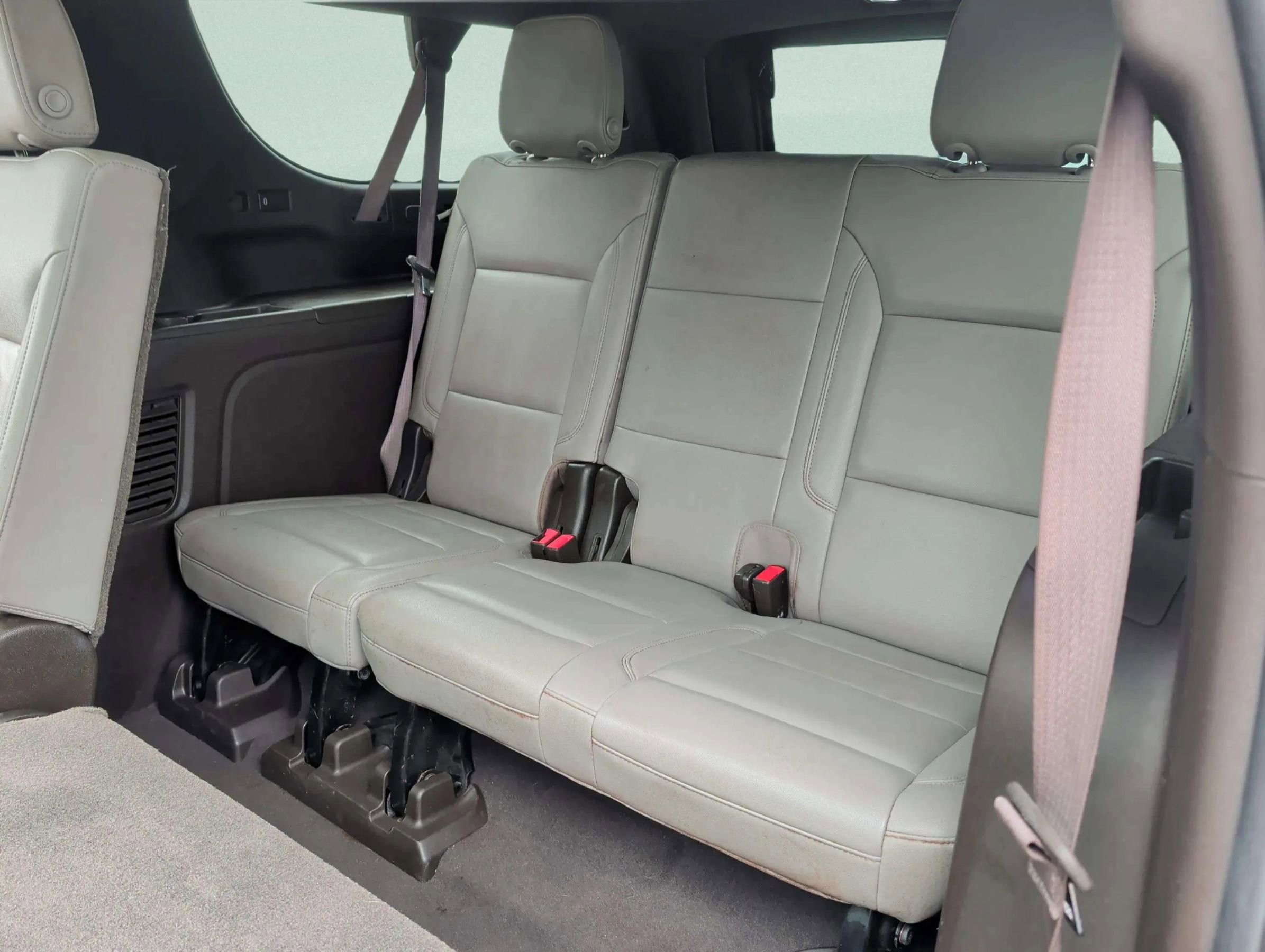Used 2021 Chevrolet Suburban LT RWD image 32