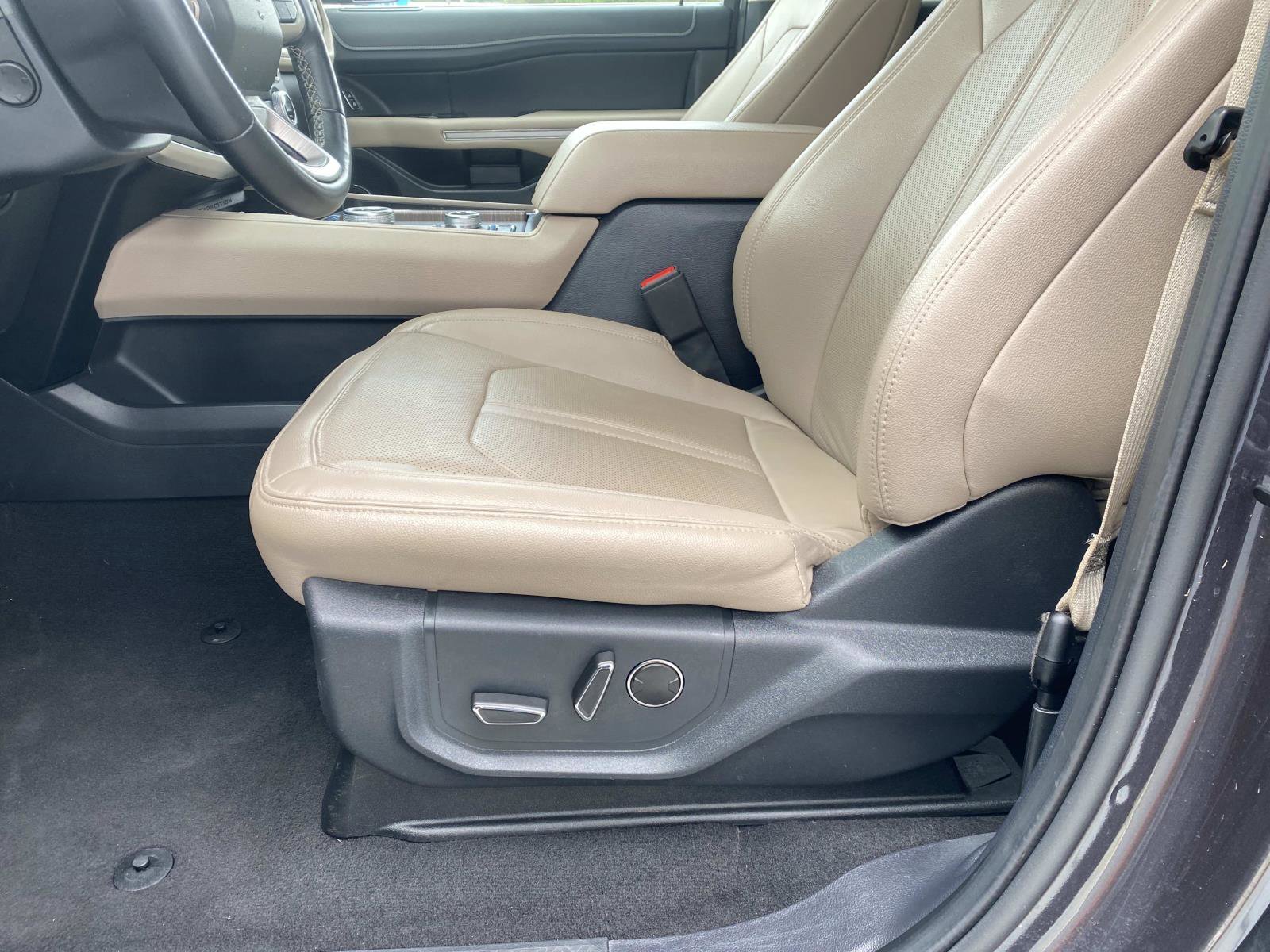 Used 2024 Ford Expedition Limited image 19