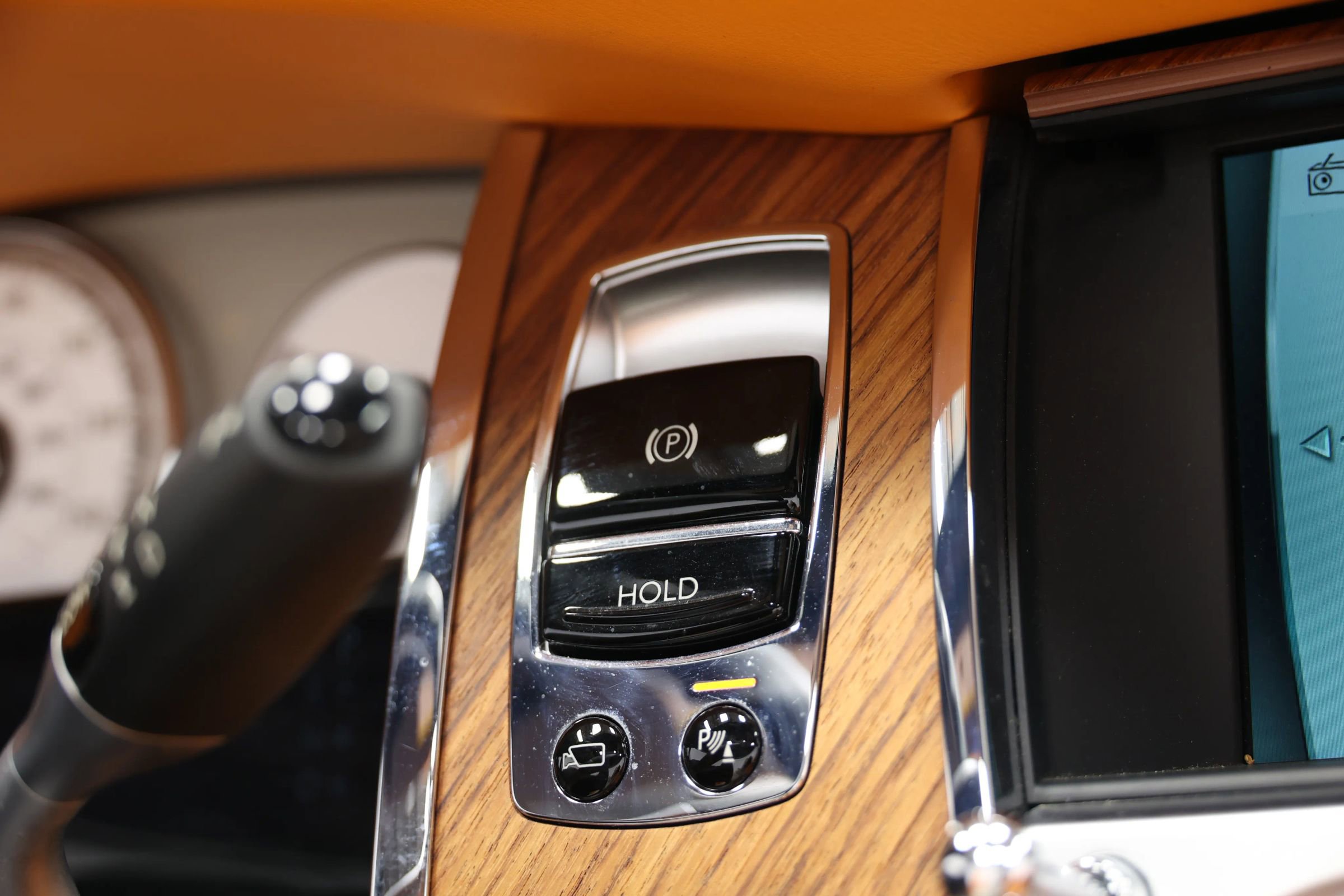 Used 2016 Rolls-Royce Dawn image 35